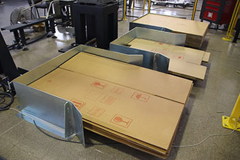 Almacén de cartones de cajas para sistema automatizado de formado de cajas con robot antropomórfico