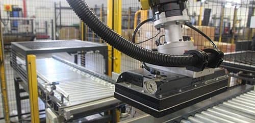 Garra con función de succión en robot de paletizado automático