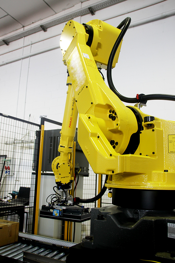 Robot industrial con brazo antropomórfico
