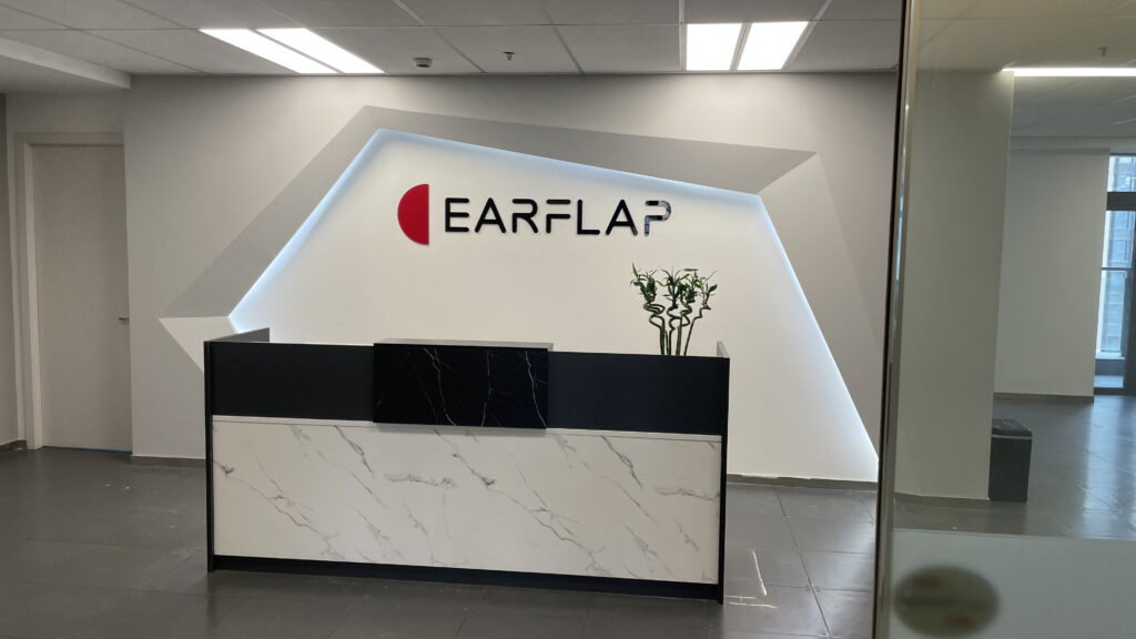 Recepción oficinas EarFlap en China